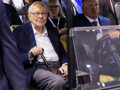 Warren Buffett'tan sürpriz yatırım: Apple hisselerini elden çıkarmaya devam ediyor