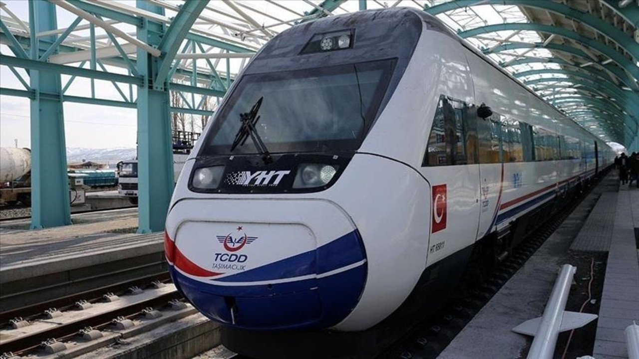Karadeniz'e hızlı tren açıklaması: Samsun-Trabzon yolu 2 saate iniyor
