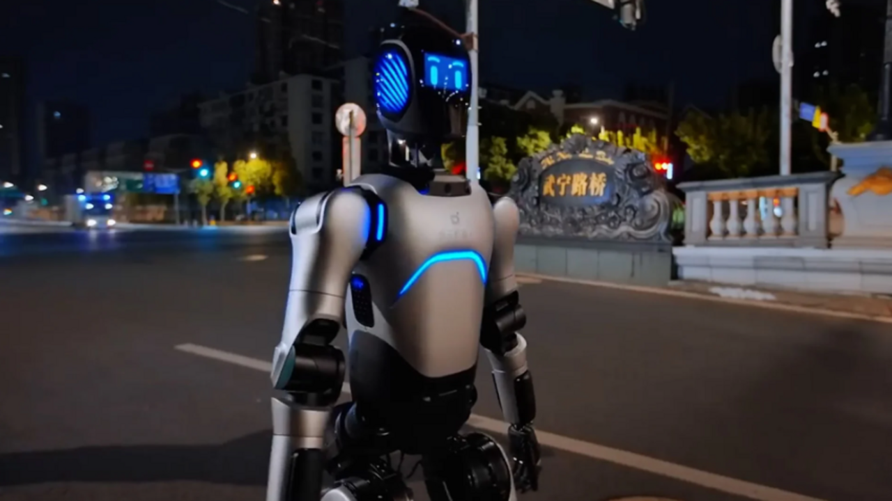 İnsansı robottan Guinness rekoru: 106 kilometrelik tarihi yolculuk