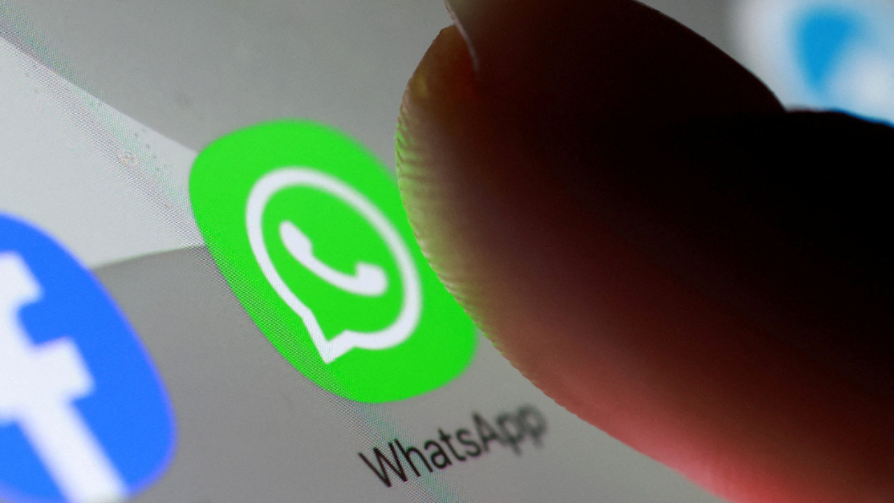 WhatsApp’tan yılbaşına özel güncelleme: Animasyonlu çıkartmalar...