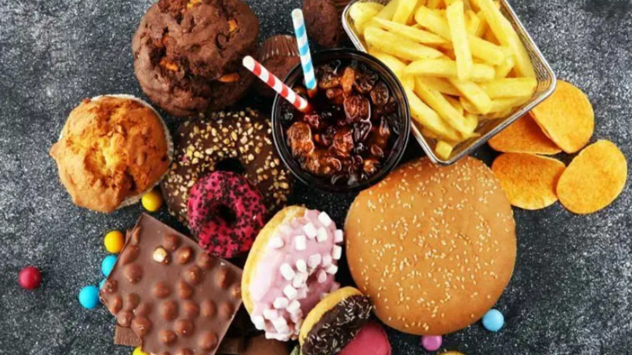 İngiltere'de abur cubur ürünlerine reklam yasağı