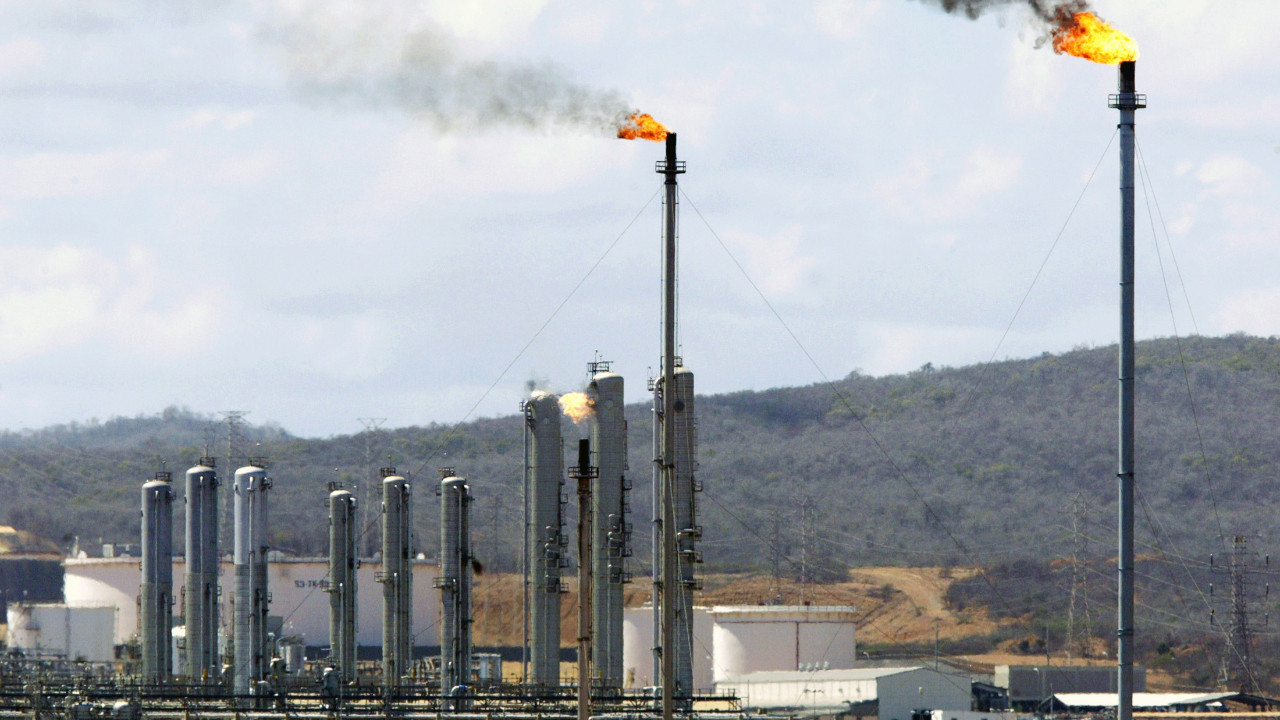 Trump'ın petrol planı belli oldu: Venezuela 30-50 milyon varil petrol gönderecek