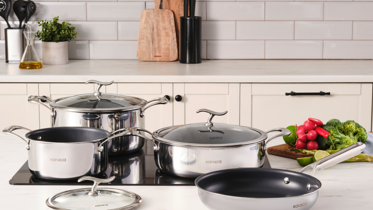 Karaca'nın yeni çelik teknolojisinin reklam yüzü ünlü şarkıcı Çelik oldu