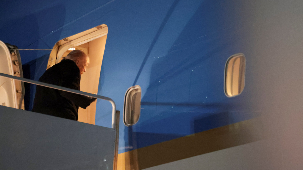 Trump Davos'a gidemedi: Uçak teknik sorun nedeniyle Washington'a geri döndü