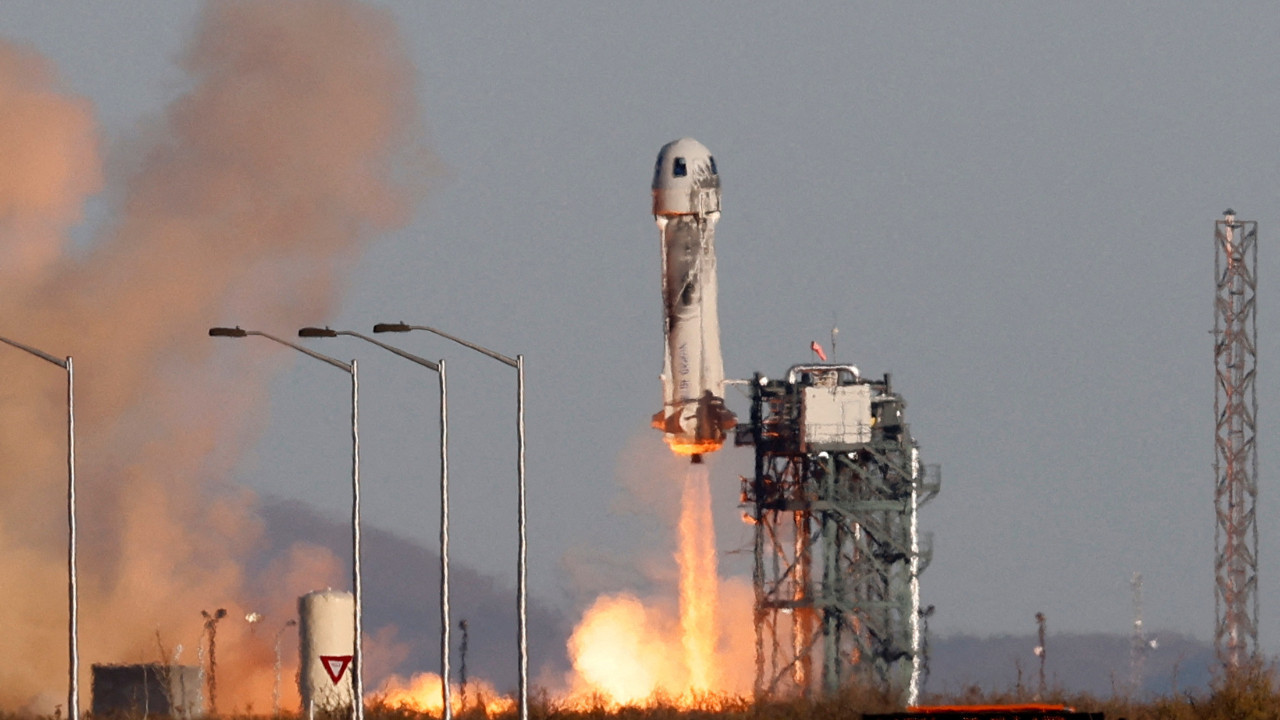 Musk'ın Starlink'ine rakip değil: Jeff Bezos’tan uzayda veri merkezlerine özel uydu ağı