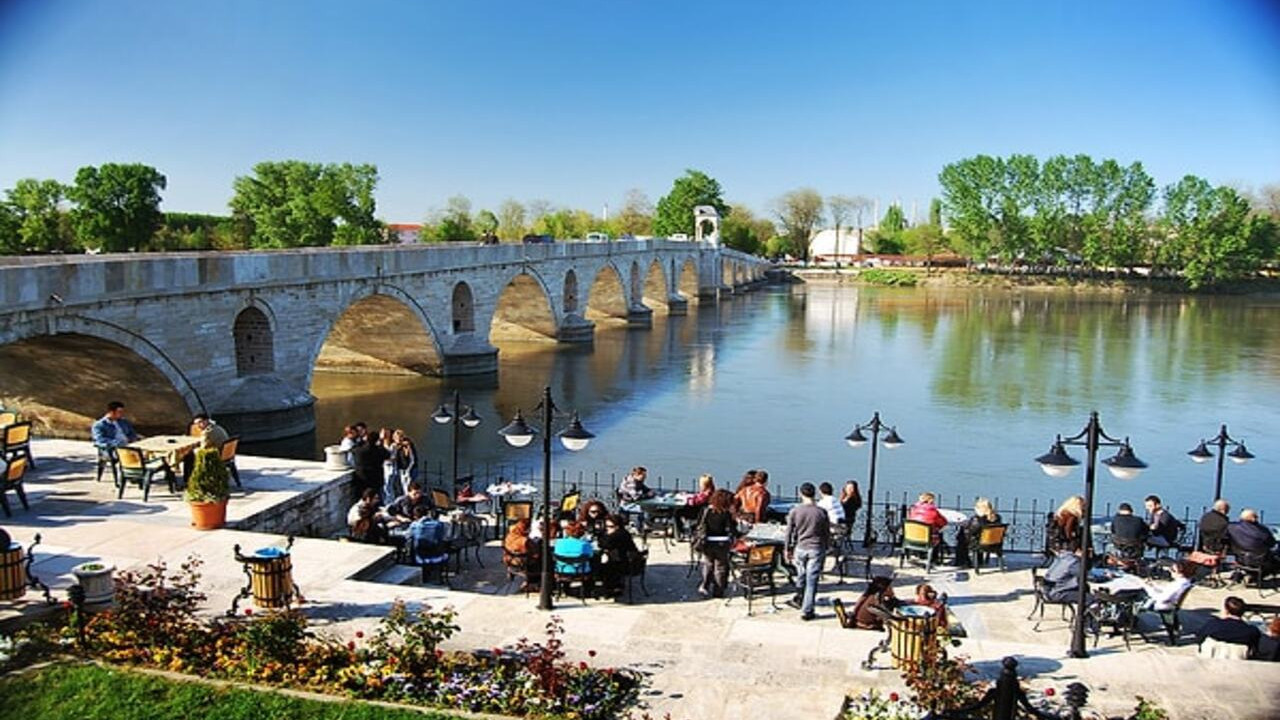 Türkiye sınırına taşınana 10 bin euro verilecek