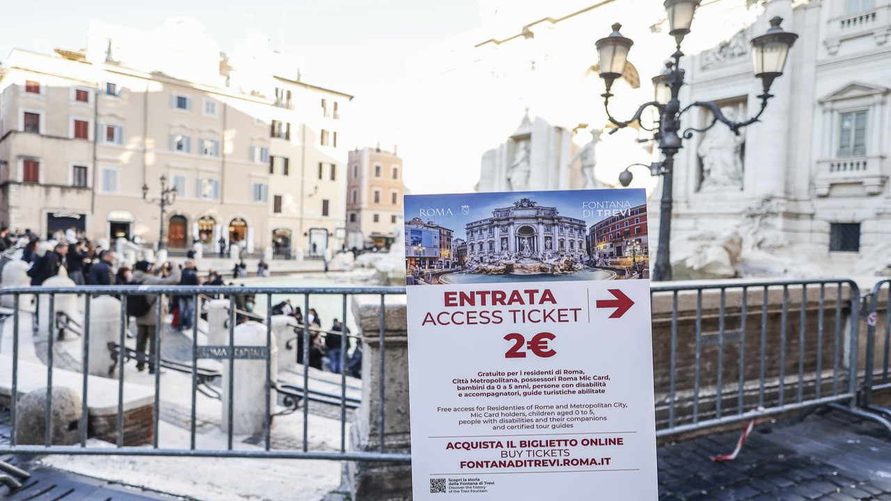 Roma'da bir devrin sonu: Trevi Çeşmesi'ni yakından görmek artık ücretli