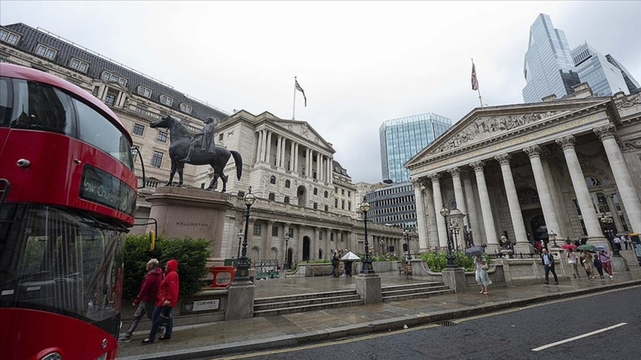 İngiltere Merkez Bankası faizi sabit bıraktı
