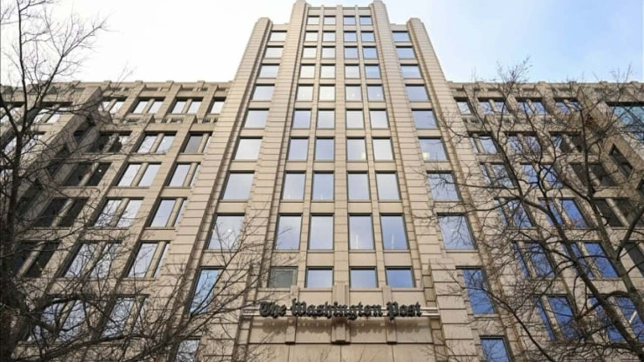 Washington Post'ta yüzlerce gazeteciyi işten çıkaran CEO istifa etti