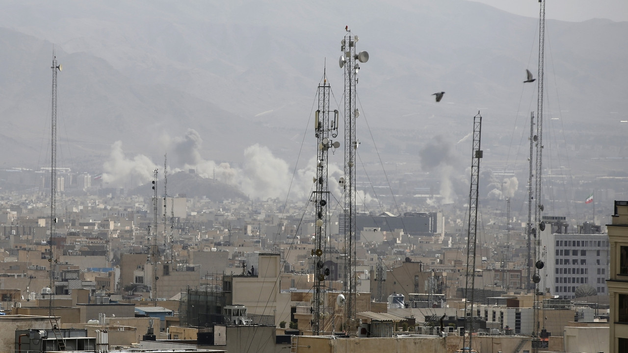 Axios: ABD ile İsrail, İran'a yönelik saldırıları bir hafta ertelemiş