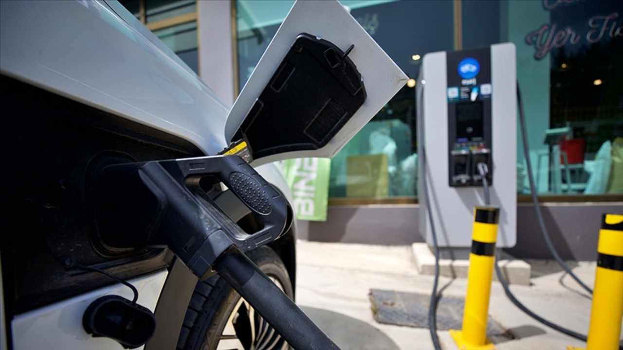 Bayram yoğunluğu şarj istasyonlarunu zorladı: Elektrikli araç talebi zirvede