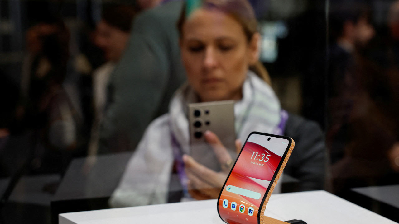 Bir zamanların efsanesi Türkiye'ye iki yeni telefonla geri döndü: İşte fiyatı ve özellikleri