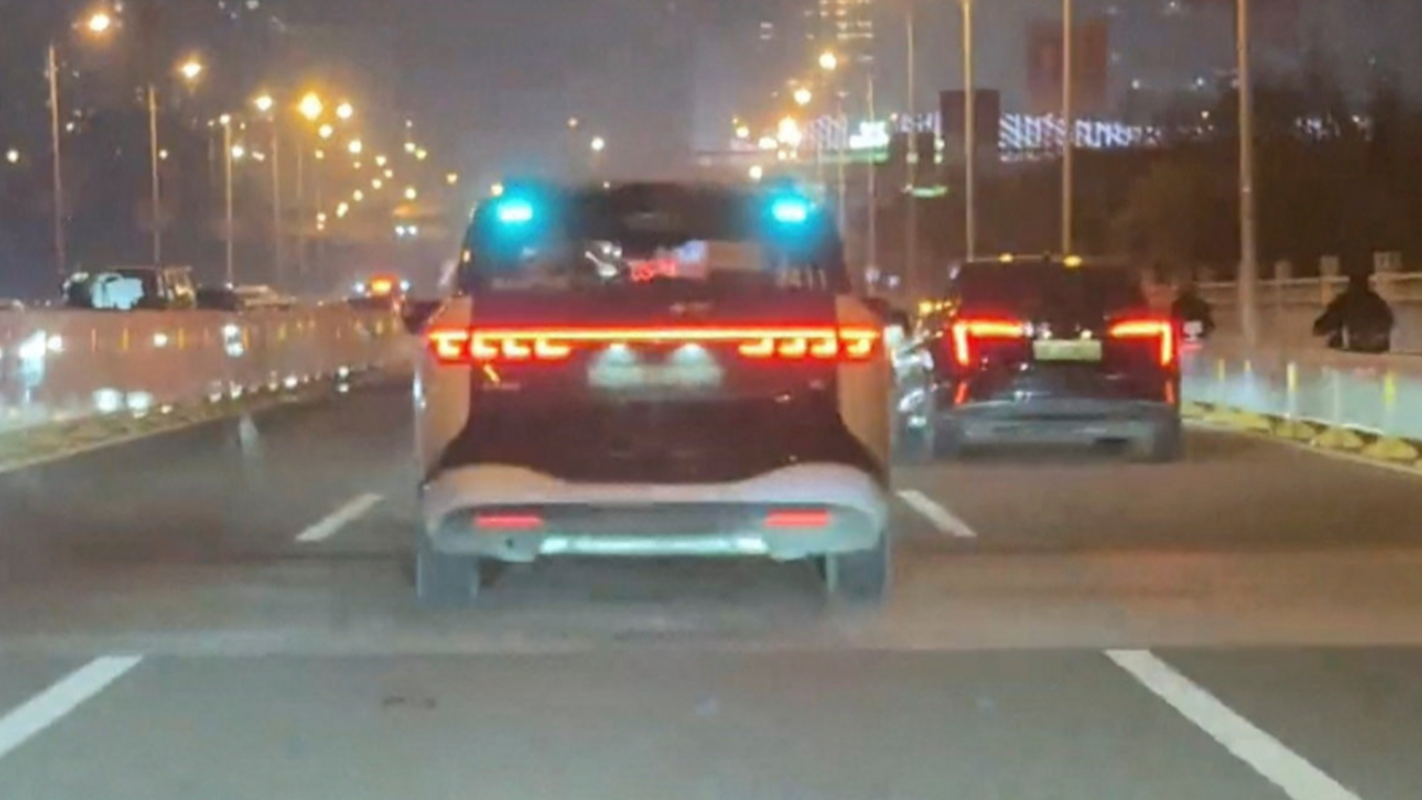 Çin'de robot taksiler trafikte durdu, yolcular mahsur kaldı