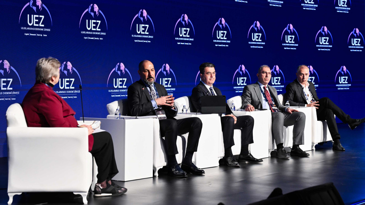 "Belirsizliğin normalleştiği bu dönemde liderlik ön plana çıkıyor"