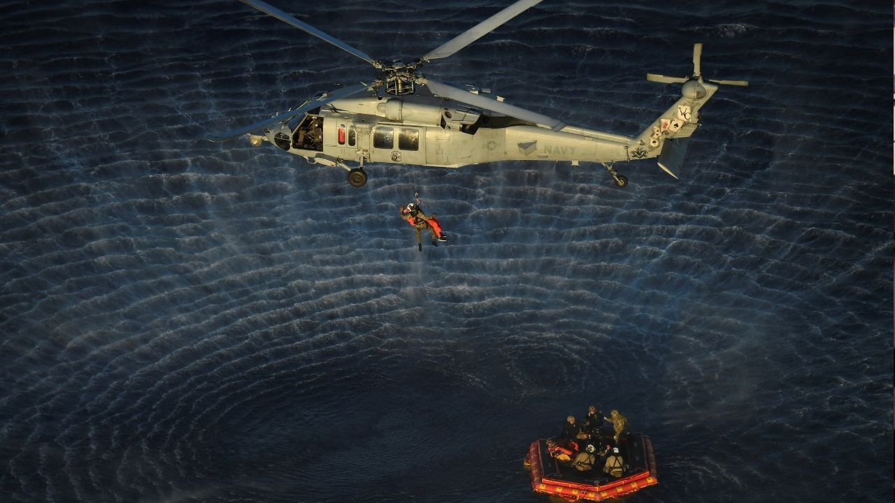 Ay'a giden astronotlar başarılı şekilde dünyaya döndü