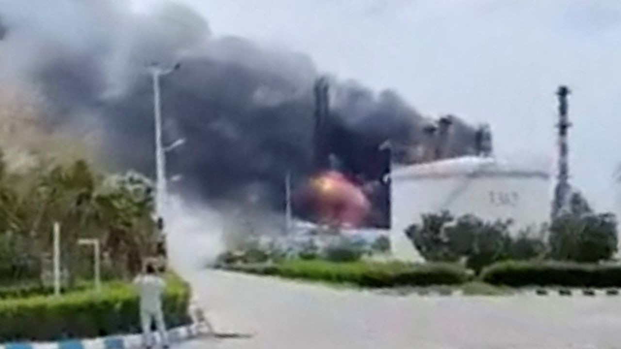 İran'ın küçük-orta ölçekli petrol rafinerisi 2 ay sonra yüzde 80 kapasiteye dönecek