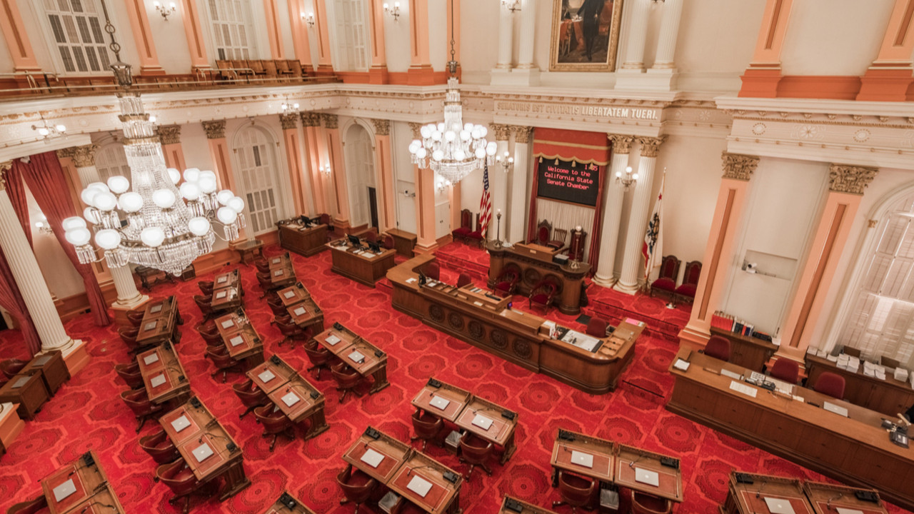 Ünlü milyarder siyasi sahnede: Partiye isim bul 100 bin doları kap