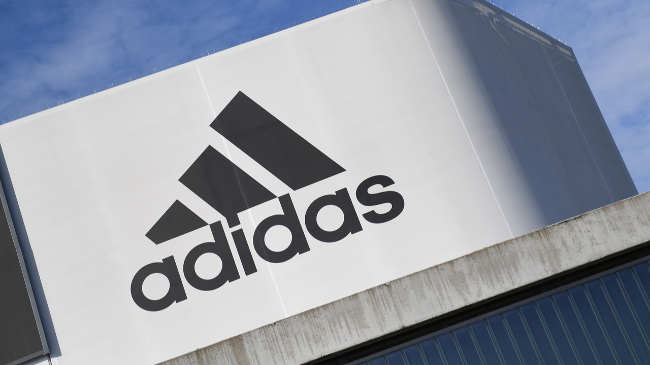 Adidas ilk çeyrekte tahminlerin üzerinde kar açıkladı