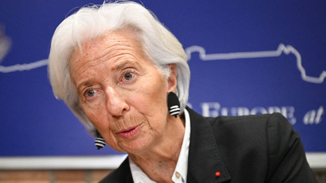 Lagarde: "Enflasyon riskleri yukarı, büyüme riskleri aşağı yönlü"