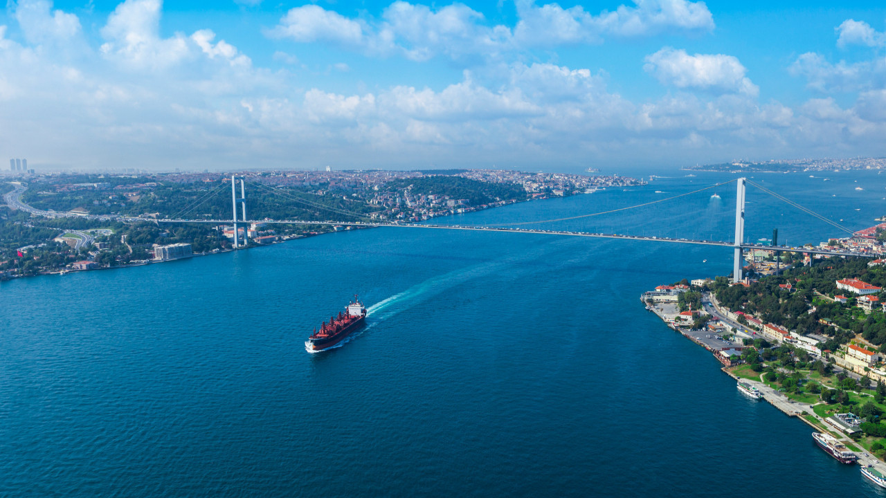 Yılın ilk çeyreğinde İstanbul Boğazı'ndan geçen gemiler azaldı
