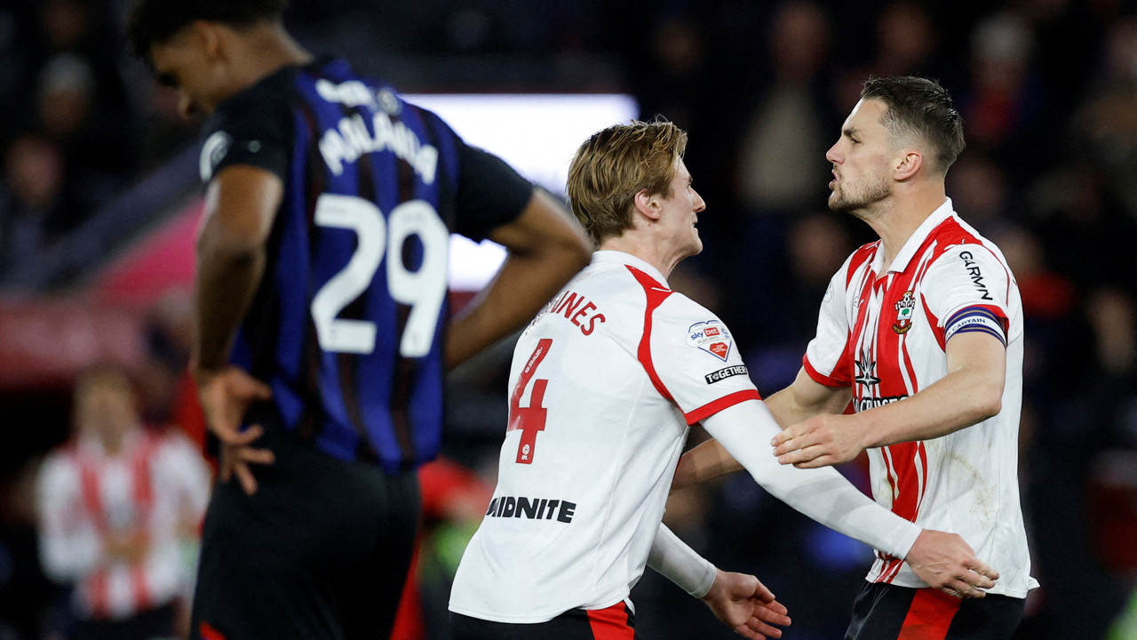 Southampton'da futbolcular kazan kaldırdı: Fesihler, sözleşme ihlali, kulübe dava...