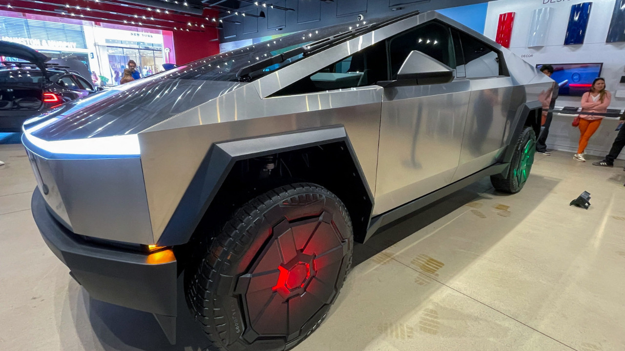 Tesla fiyatları artırdı: Cybertruck'ın en ucuz modeli 75 bin dolara dayandı