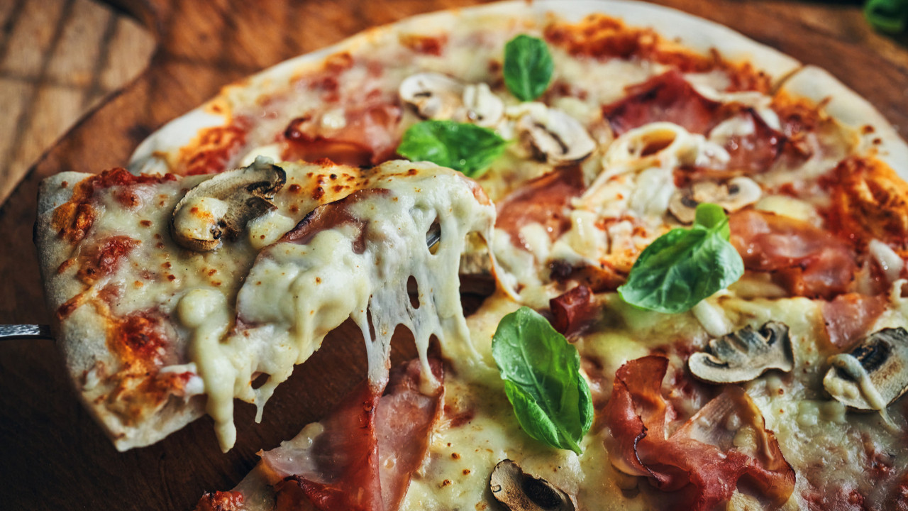 Türkiye'de de faaliyet gösteriyor: Dev pizza zinciri satıldı, CEO istifa etti