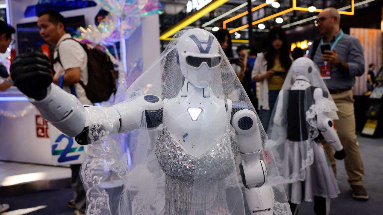 Çin yine ezber bozdu: İnsansı robot ve yapay zeka sektörü turizm mıknatısı oldu
