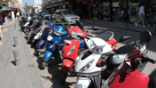 İstanbul Valiliği'nden motosiklet genelgesi: Kaldırıma park etmek yasaklandı