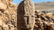 Karahantepe'de tarihi keşif: İnsan yüzlü ilk T biçimli dikilitaş bulundu