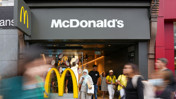 McDonald's'ın satışları 4 yıl sonra ilk kez düştü