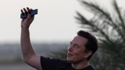Elon Musk telekom devlerine savaş a&ccedil;tı: Kendi telefon aboneliği ve mobil ağını kuruyor
