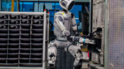 G&uuml;ney Kore'de iş&ccedil;ilerin "robot" isyanı: Greve başladılar