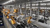 Otomotiv devleri fabrikaları robotlara teslim ediyor: BMW, Tesla ve Mercedes yarışta