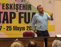 Eskişehir Kitap Fuarı 4. kez kapılarını açtı: Binlerce kitap, yüzlerce yazar, dokuz günlük kültür şöleni başladı