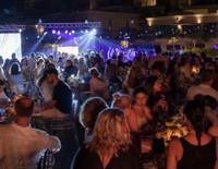 Cemiyet hayatı “Mavi Beyaz Gece”de buluştu: Bodrum’da göz kamaştıran davet