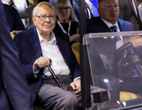 Warren Buffett'tan sürpriz yatırım: Apple hisselerini elden çıkarmaya devam ediyor