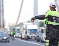 Trafik cezalarının artırılmasına yönelik yeni kanun teklifi: Yarış, sahte plaka ve saldırgan davranışa 5 binden 180 bin liraya kadar para cezası