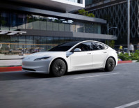 Uygun fiyatlı değil, 'biraz daha az pahalı': Tesla'dan beklenen halk elektriklisi yine gelmedi