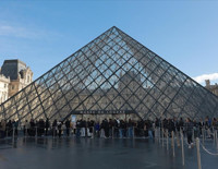 Louvre Müzesi soyuldu: Napolyon'a ait değerli mücevherler çalındı