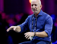 Jeff Bezos'tan çılgın fikir: "Dünyanın B planı yok, fabrikaları Ay'a taşımalıyız"