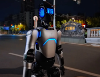 İnsansı robottan Guinness rekoru: 106 kilometrelik tarihi yolculuk