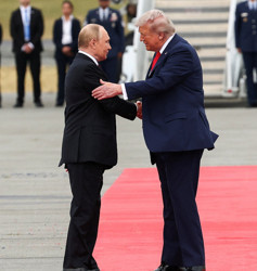 Putin, Trump'ın doğum gününü kutladı: "Samimi" görüşme 1 saat sürdü