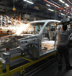 Otomotiv devi frene bastı: Model sayısını yarıya indirecek, maliyetleri kısacak