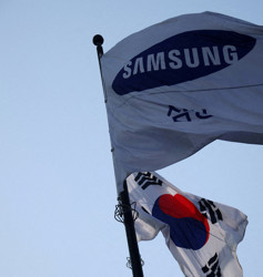 Sadece 5 dolar farkla daha kötü ekran imkanı: Samsung yeni bir şeyler deniyor
