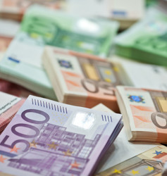 Euro Bölgesi'nin ticaret açığı 3,5 yılın zirvesine çıktı