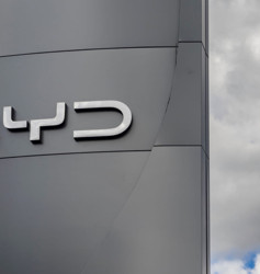 BYD bu kez Porsche'a rakip oluyor: 1583 beygirlik elektrikli süper model tanıtıldı