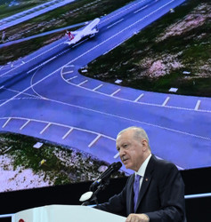 İstanbul Havalimanı'nda 4. pist açıldı: İlk uçuşa kalkış iznini Cumhurbaşkanı Erdoğan verdi