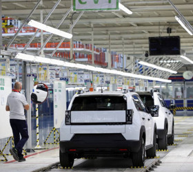 320 bin araç geri çağrıldı! Otomotiv devinden uyarı: "Araçlarınızı dışarıda park edin"