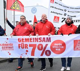 Volkswagen işçileri Almanya'da 9 fabrikada birden greve gidiyor